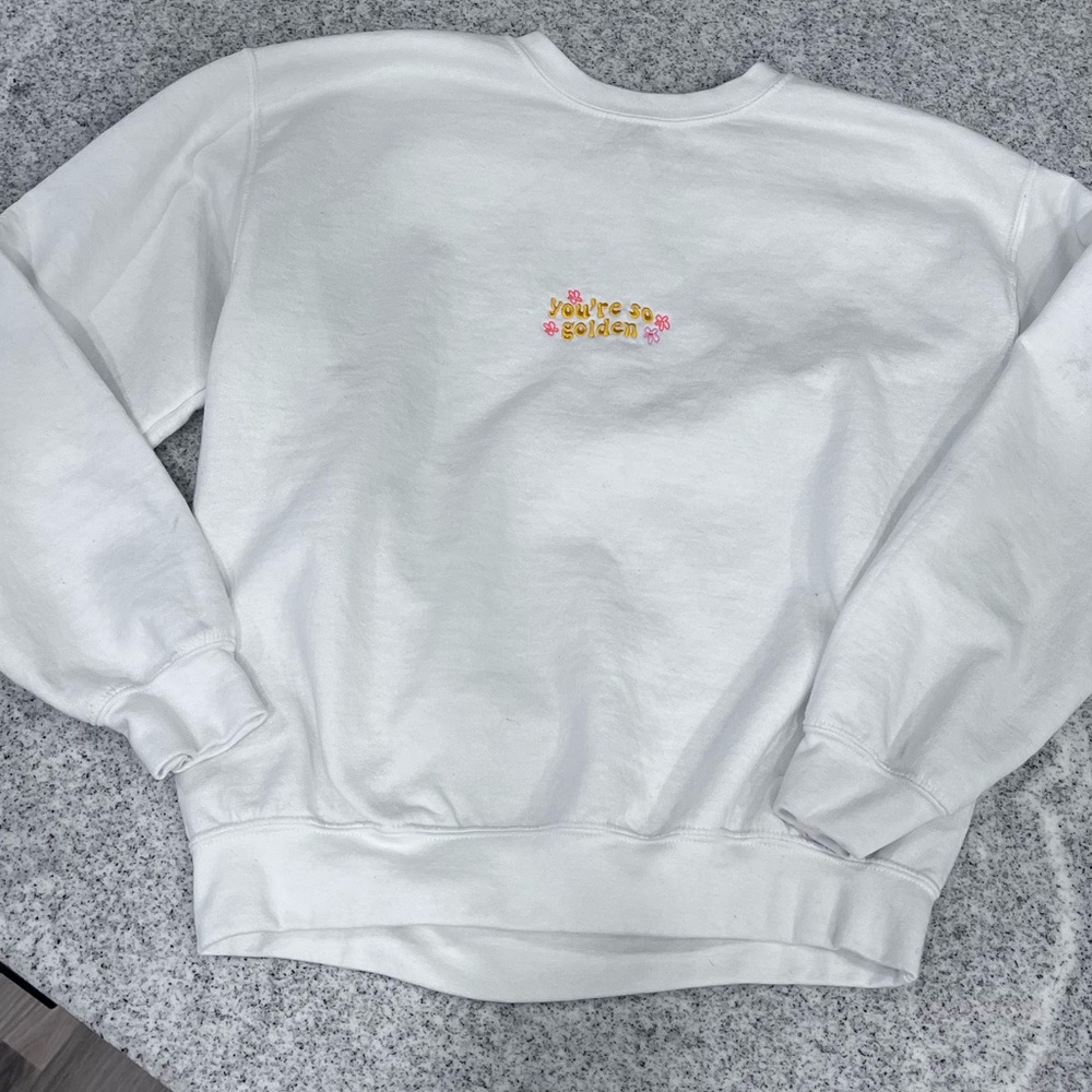 🛍️ White Graphic Women's Sweater “You’re so golden”